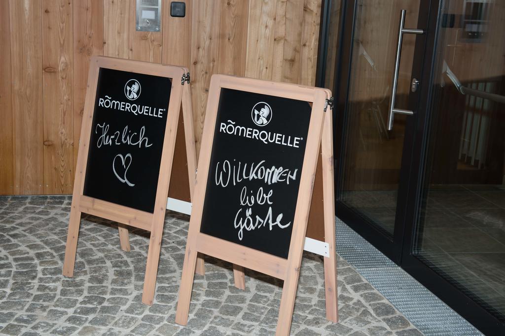 Hubertushof Fromwald Hotel Und Gasthof Bad Fischau 外观 照片