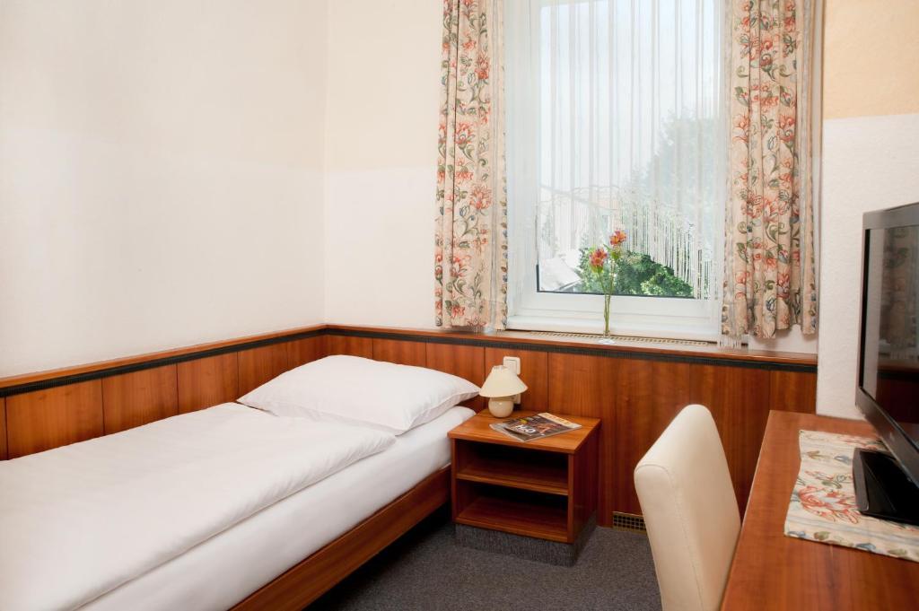 Hubertushof Fromwald Hotel Und Gasthof Bad Fischau 外观 照片