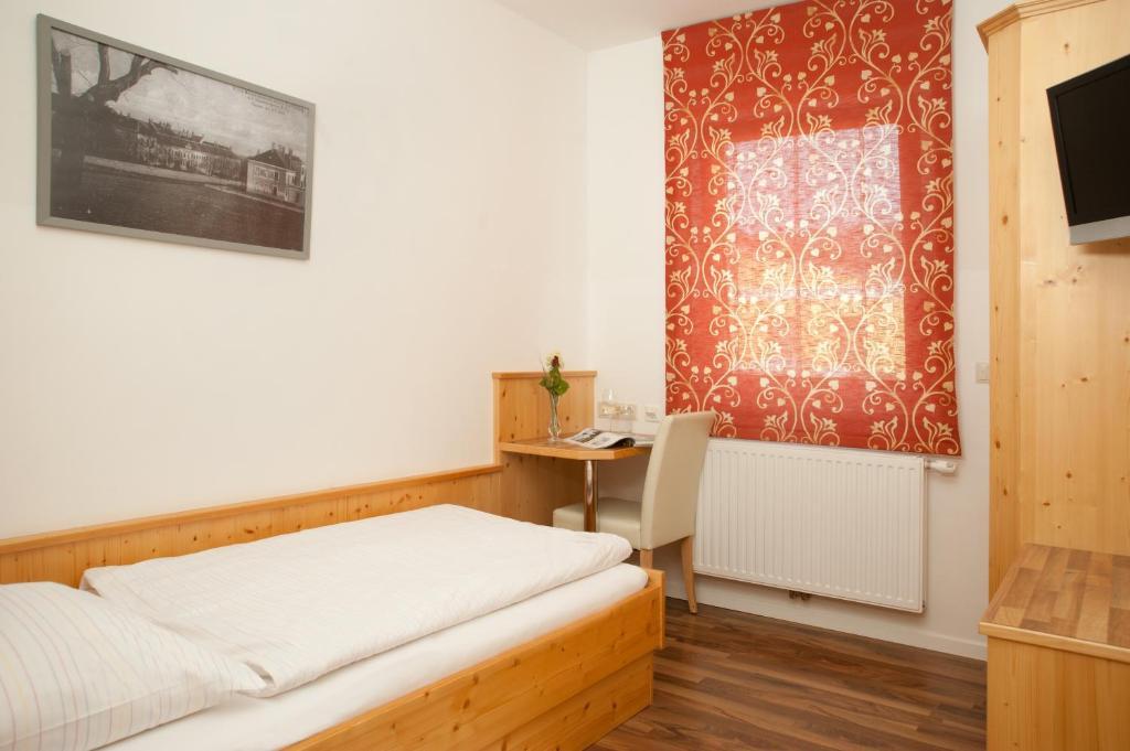 Hubertushof Fromwald Hotel Und Gasthof Bad Fischau 外观 照片
