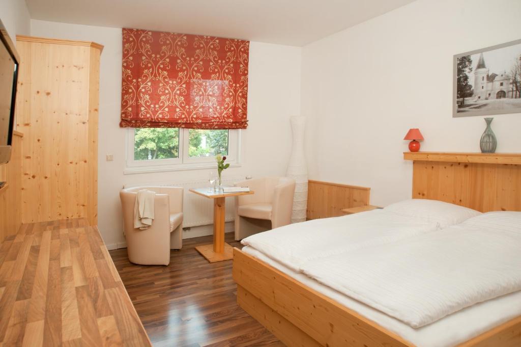 Hubertushof Fromwald Hotel Und Gasthof Bad Fischau 外观 照片