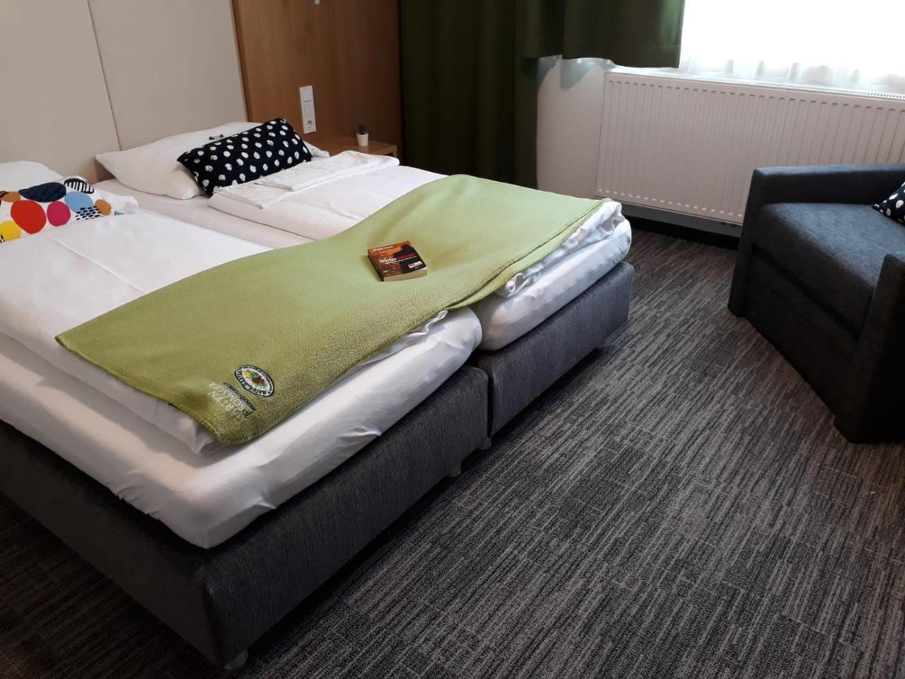 Hubertushof Fromwald Hotel Und Gasthof Bad Fischau 外观 照片